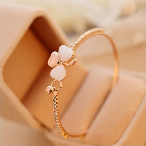 Jewelry - Lucky Clover Heart Cluster Gold Bangle Bracelet